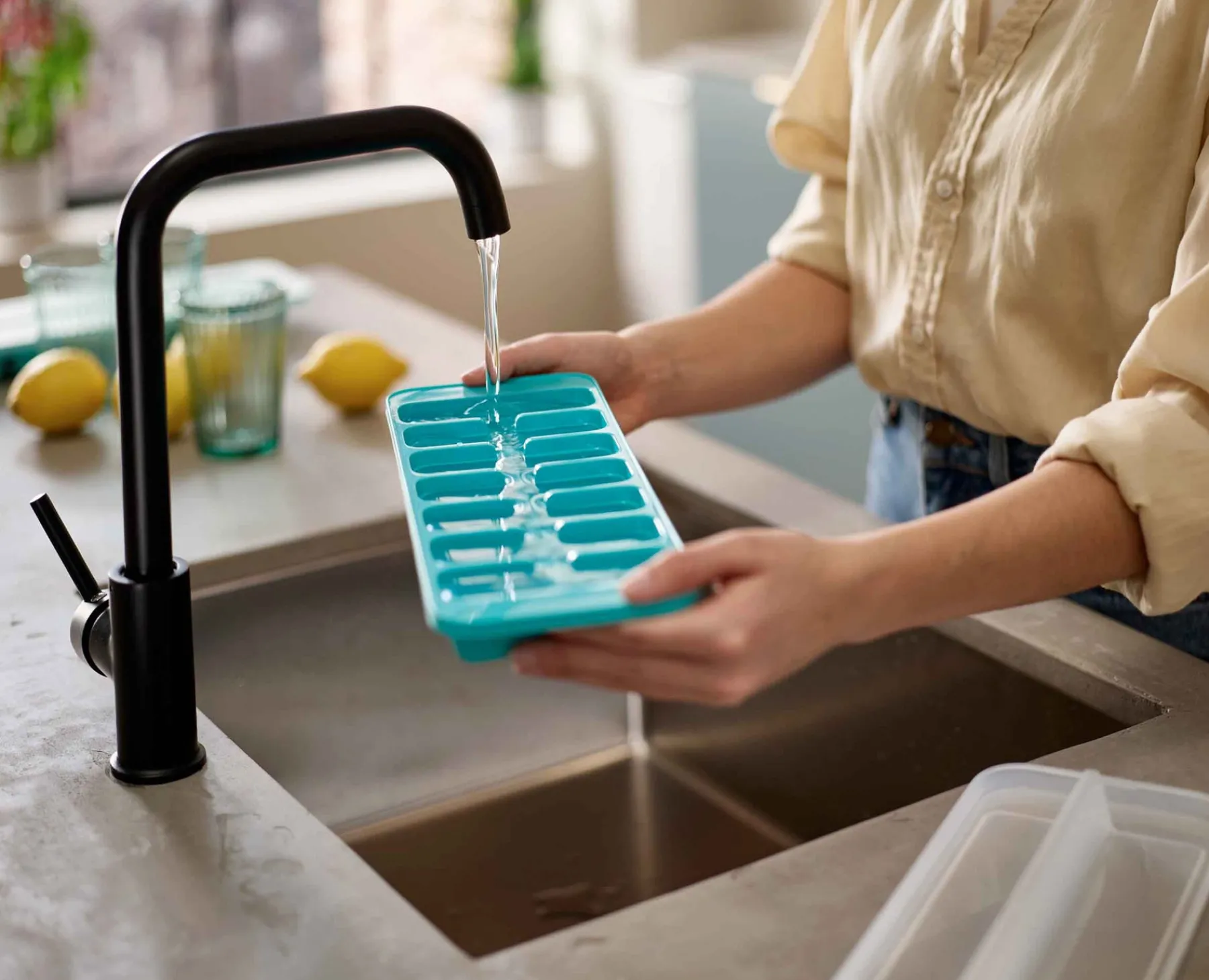 Barware-Joseph Joseph Flow™ Easy-fill Ice-cube Tray Blue