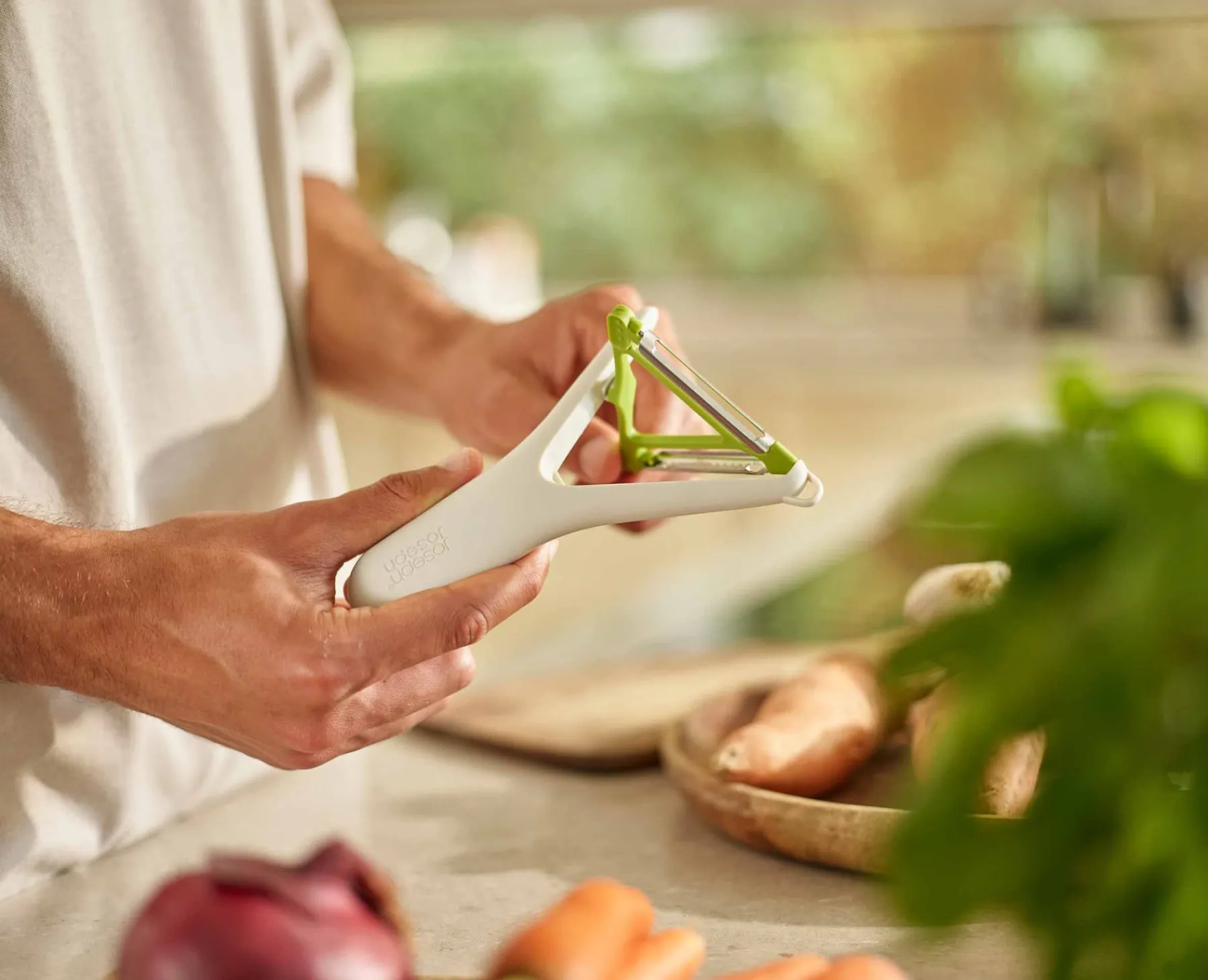 Peelers-Joseph Joseph Switch™ 2-in-1 Peeler Stone/Green